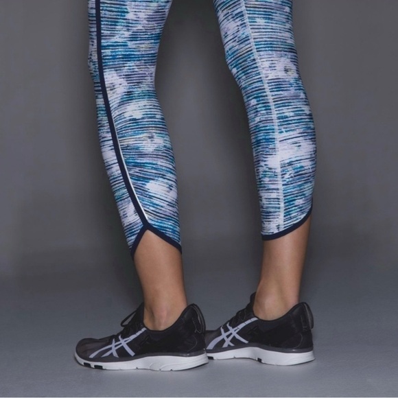 Lululemon Real Quick Tight in Blurry Belle Blue size 6 - Picture 8 of 14